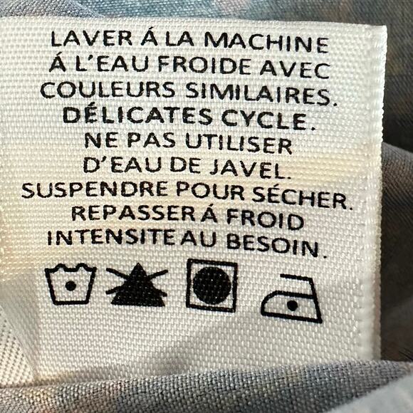 Society of threads size medium, four-way stretch, blue, and red floral - Picture 11 of 12